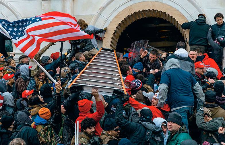 ZUMA/TASS Штурм Капитолия в Вашингтоне 6 января 2021 года сторонниками Трампа