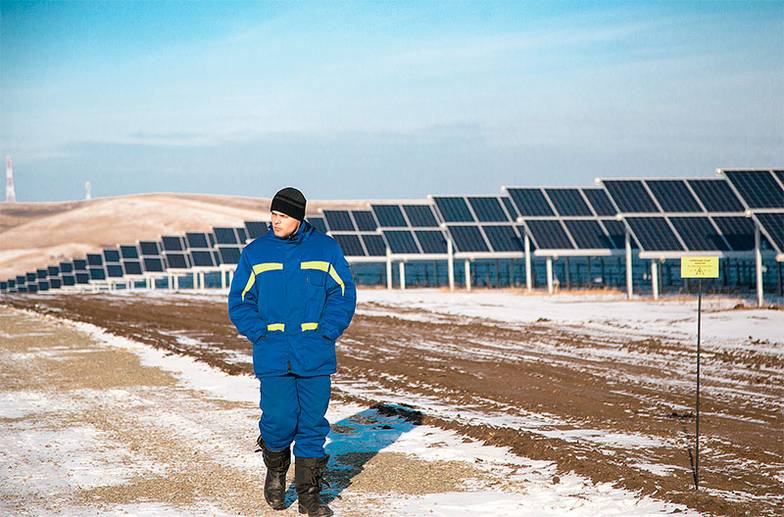 ВАДИМ БРАЙ ДОВ/ТАСС Солнечная энергетика развивается даже в снежной России
