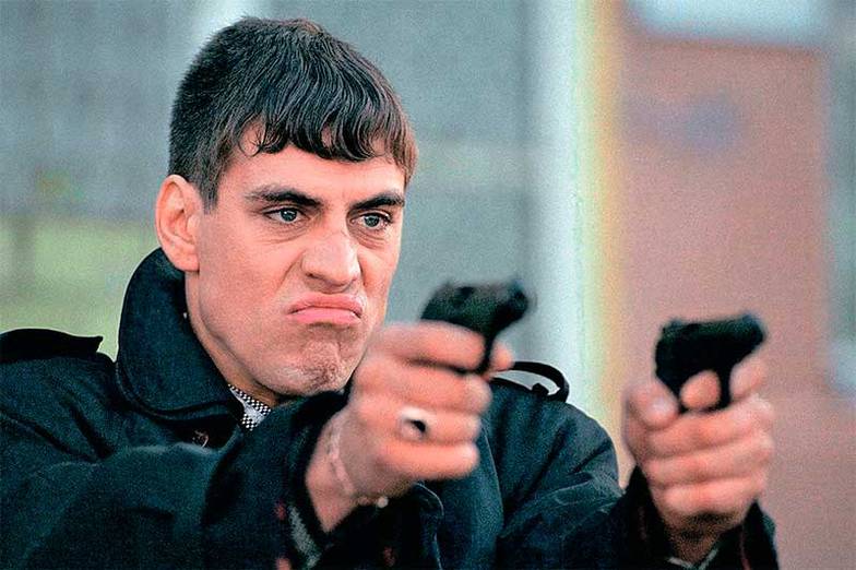  «Когда пошел материал, когда он был не в виде отдельных сценок, а стал вы- страиваться, Сидоров сам обалдел. Из симпатичных мальчиков в первой серии они превратились в упырей»