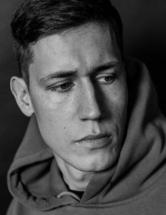 Фото Наташа Базова Режиссер Георгий Сурков