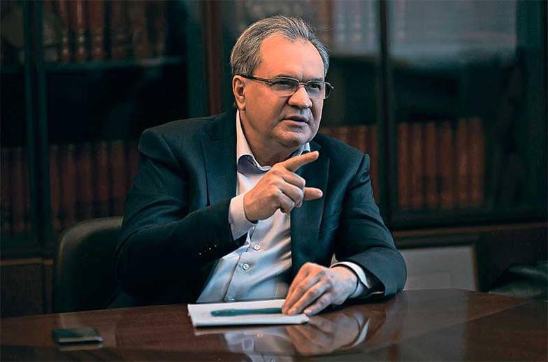 СВЕТЛАНА ПОСТОЕНКО Председатель Совета при президенте по развитию гражданского общества и правам человека Валерий Фадеев