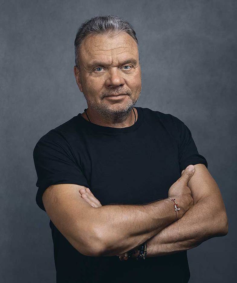 ПРЕСС-СЛУЖБА KION Игорь Мишин спродюсировал фильмы «Овсянки», «Орлеан», «Любовь с акцентом», «Общага», «Оторви и выбрось», а также киносериалы «Измены», «Пьяная фирма», «Полицейский с Рублевки», «Хрустальный», «Клиника счастья» и др.