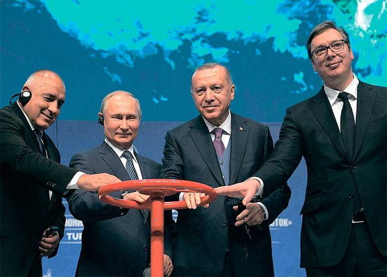 АЛЕКСЕЙ ДРУЖИНИН/ТАСС Президент Сербии Александр Вучич, президент Турции Реджеп Тайип Эрдоган, президент России Владимир Путин и премьер-министр Болгарии Бойко Борисов (справа налево) во время церемонии официального открытия газопровода «Турецкий поток»