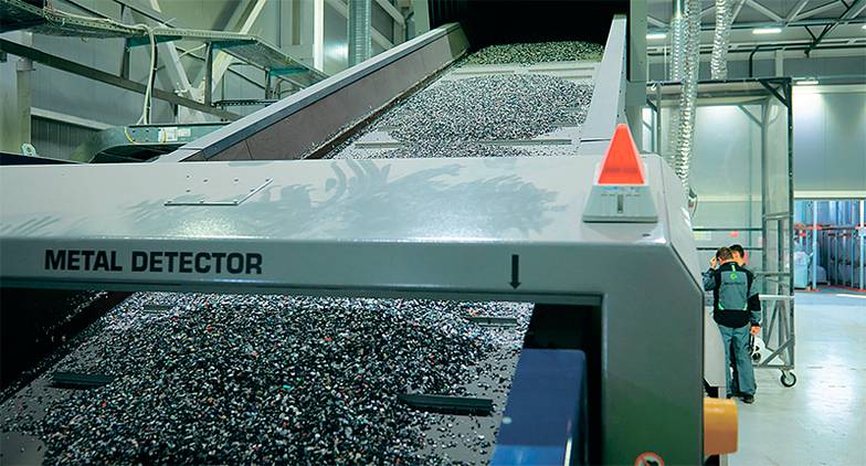 ПРЕДОСТАВЛЕНО КОРПОРАЦИЕЙ «ЭКОПОЛИС» Пластик поступает на грануляцию на площадке «Экопласта»