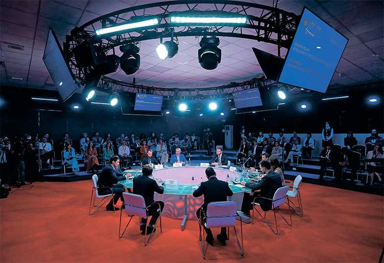  Денис Секиринский на сессии "Точки роста: на старте Десятилетия науки и технологий" в рамках XXV Петербургского международного экономического форума​