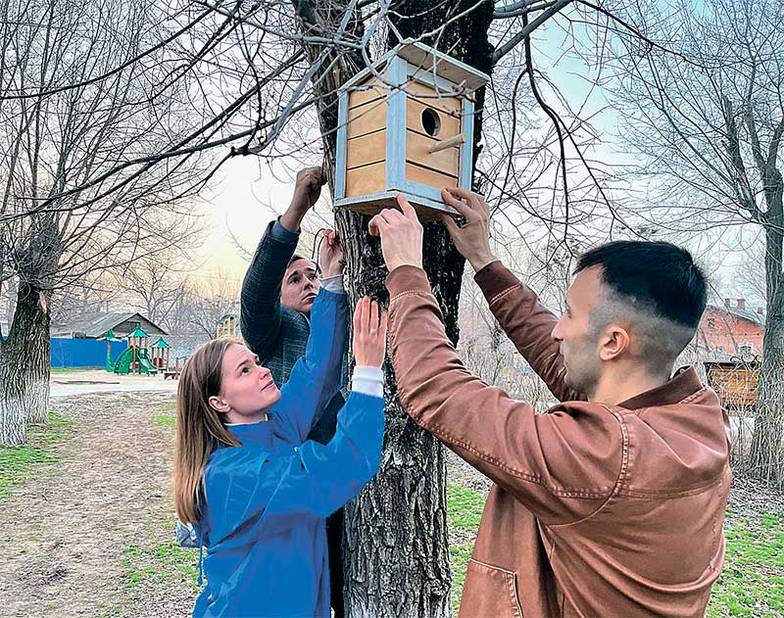 «Еврохим» Забота об окружающей природе — неотъемлемая часть экологической составляющей ESG-политики «Еврохима». (Новые скворечники изготовили активисты предприятия в Волгоградской области)