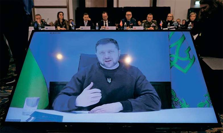 EPA/VALDA KALNINA Встреча контактной группы по поддержке Украины на американской авиабазе Рамштайн в Германии. Выступает президент Украины Владимир Зеленский