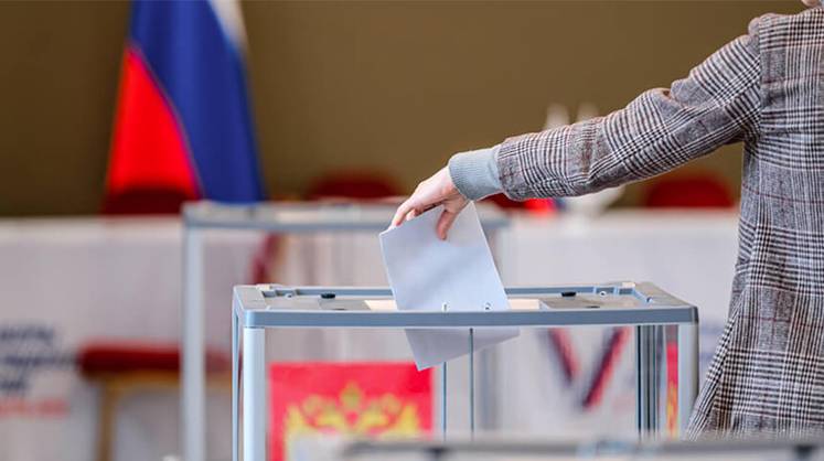 На последней сессии Думы 8-го созыва депутаты бросились в бой