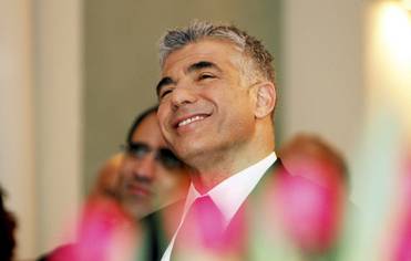 Из открытых источников Лидер израильской партии «Еш атид» Яир Лапид сумел сформировать коалицию для создания кабмина