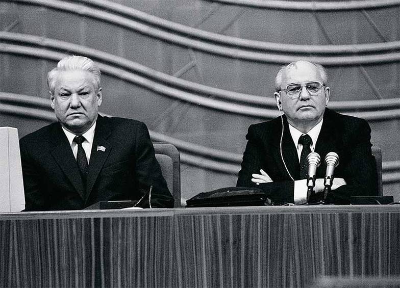 ВЛАДИМИР МУСАЭЛЬЯН, ЭДУАРД ПЕСОВ/ТАСС Борис Ельцин и Михаил Горбачев во время IV Съезда народных депутатов СССР в Москве