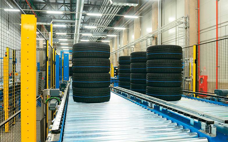 ПРЕДОСТАВЛЕНО КОМПАНИЕЙ NOKIAN Завод Nokian Tyres в России мощностью 17 млн шин в год 60% своей продукции отправляет на экспорт в 30 стран мира