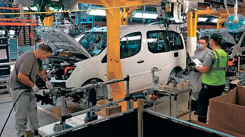 АЛЕКСЕЙ ГРАММАТЧИКОВ На российский рынок LCV наступают французские марки, наращивая производство на калужском заводе «ПСМА Рус» (на фото)