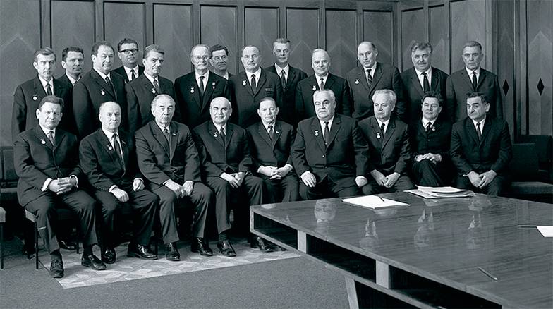 МАСТЮКОВ ВАЛЕНТИН/ФОТОХРОНИКА ТАСС Группа членов Коллегии Госплана СССР (23 февраля 1971 года)