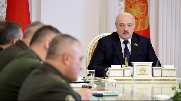 Лукашенко примет российских военных