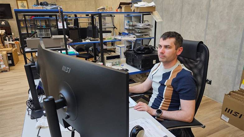 предоставлено  ПИШ НовГУ Руководитель лаборатории Интеллектуальная электроника ПИШ Чеботарев А.Д. за рабочим местом.