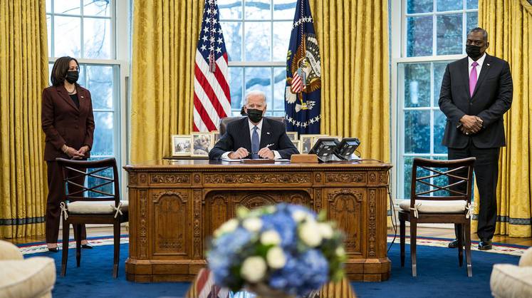 Сенатор США  заявил о наличии в Белом доме кукловода, принимающего решения за Байдена