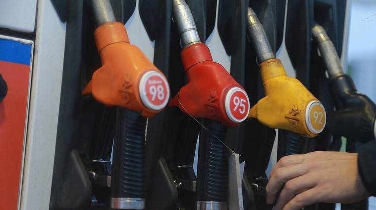 Биржевые цены на бензин марок Аи-92 и Аи-95 снизились впервые за неделю