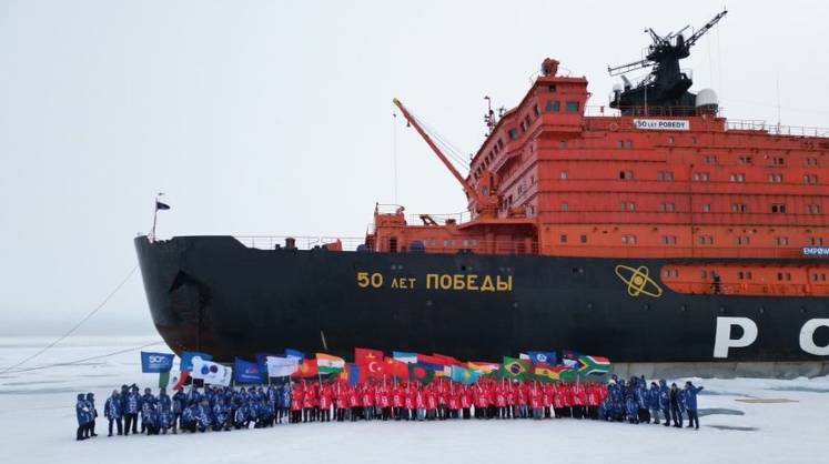 В Арктике успешно испытали первую в мире возвращаемую стратосферную платформу