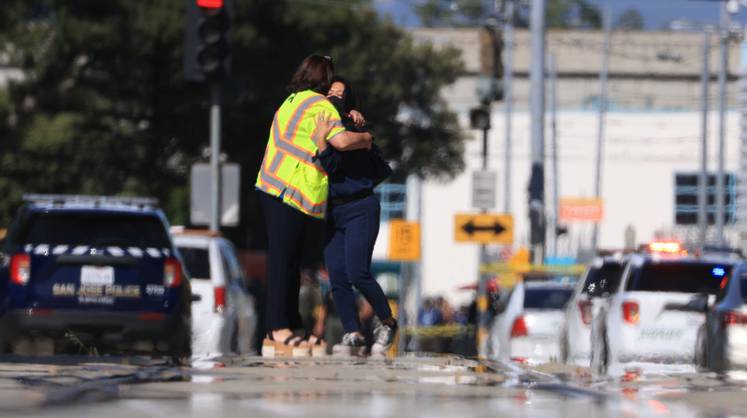 В результате стрельбы в Калифорнии погибло восемь человек