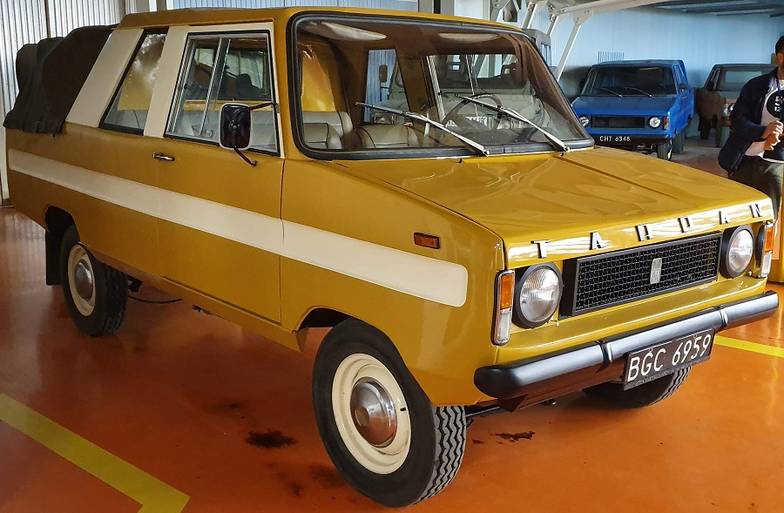 Wikimedia 3.	Польский Tarpan – одна из марок, не переживших открытия рынков в 90-е. В начале пути, в 60-е, машина принималась покупателями как почти идеальная машина для крестьян-единоличников («рольников»), в конце – отвергалась как примитивная и безнадежная автотелега с ужасающим качеством как кузова, так и покупных агрегатов от легкового FIAT/FSO-12