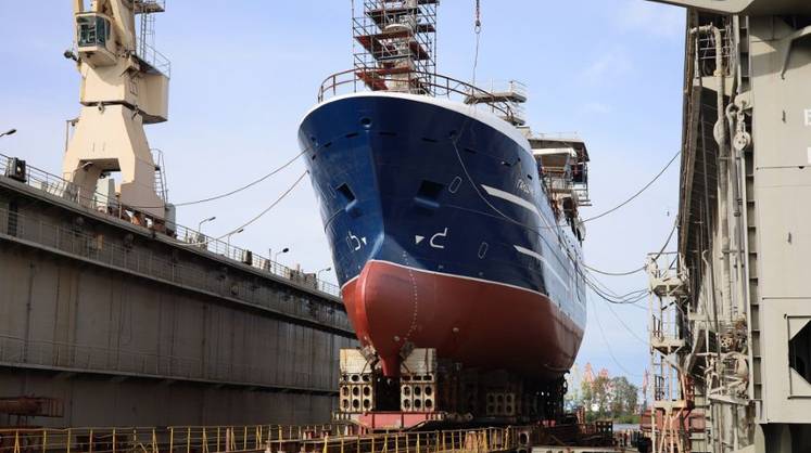 Новый ярусолов с морозильным трюмом на 600 тонн рыбы спущен на воду