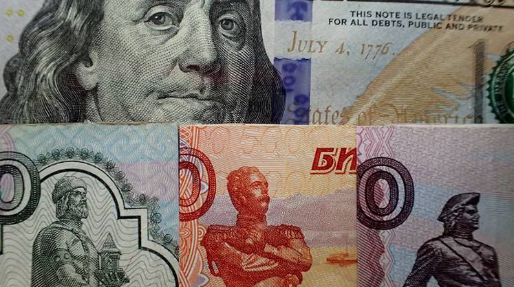 Курс доллара: рубль продолжит пикировать вниз