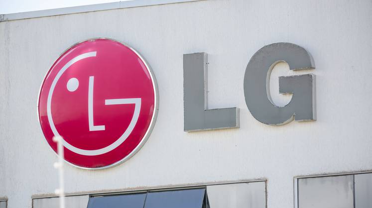 LG презентовала ноутбук с тремя дисплеями