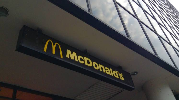СМИ назвали возможных покупателей бизнеса McDonald's в России