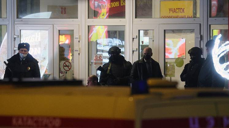 Мужчина открыл стрельбу в одном из МФЦ Москвы, есть убитые и раненые, в том числе ребёнок