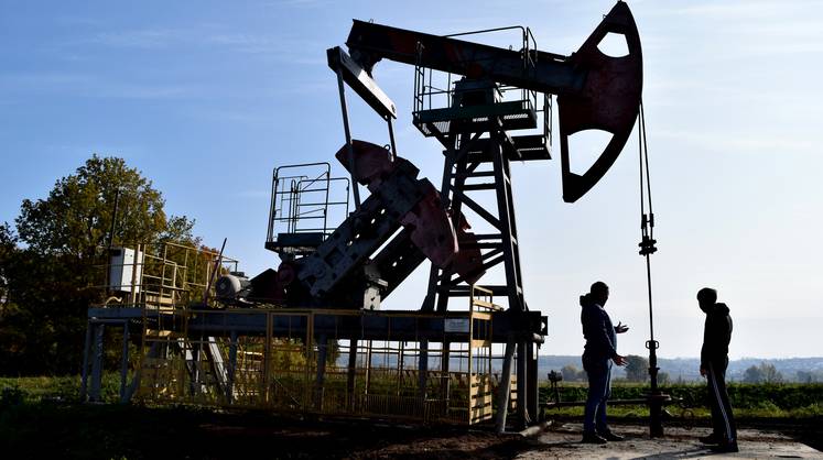 Цены на нефть падают на коронавирусных рисках и опасениях за спрос