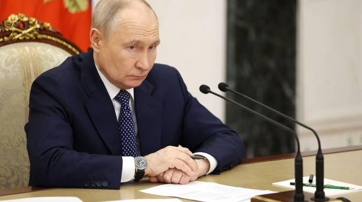 Путин предложил создать факультеты русского языка и литературы в вузах