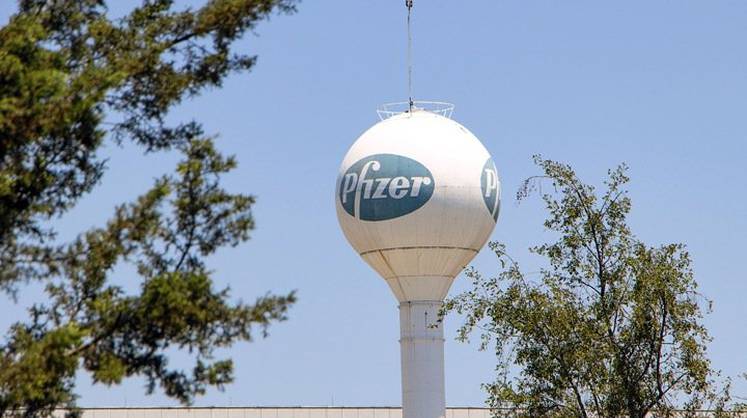 Компания Pfizer проведет испытания нового препарата против COVID в России