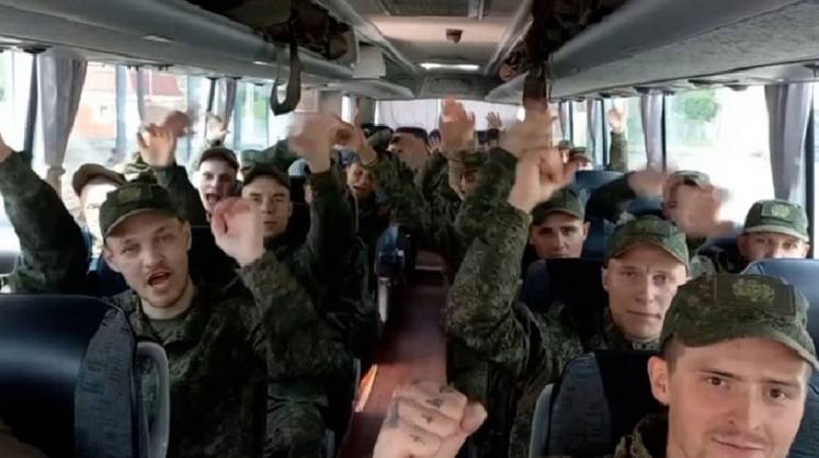 Россия из украинского плена вернула ещё одну группу военных