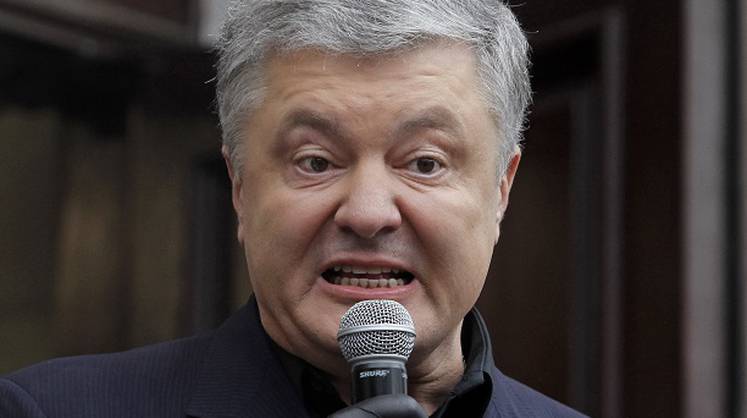 Порошенко предъявили обвинение в госизмене