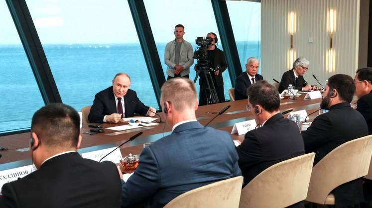 Путин о санкциях и импортозамещении: мы преодолеваем проблемы, как это ни странно, может быть, и для нас самих