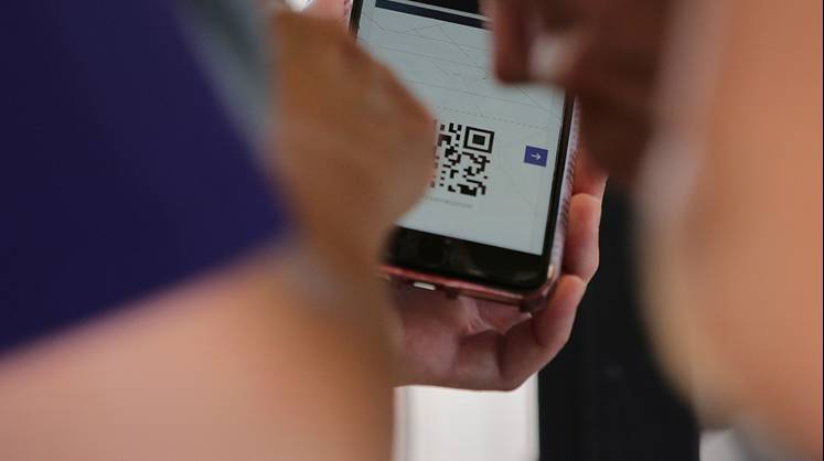 Сбербанк подключил платежи по QR-коду от ЦБ