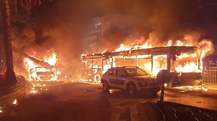 По Тель-Авиву выпустили 130 ракет, есть раненые среди мирного населения