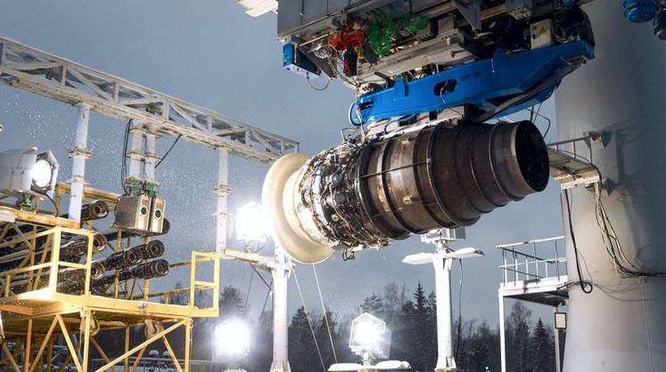 Авиадвигатель для SJ-100 испытан в столкновении с тушками птиц