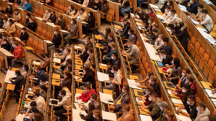 Почти 100 студентов получили приглашение на работу и стажировку на «Моспром studweek»