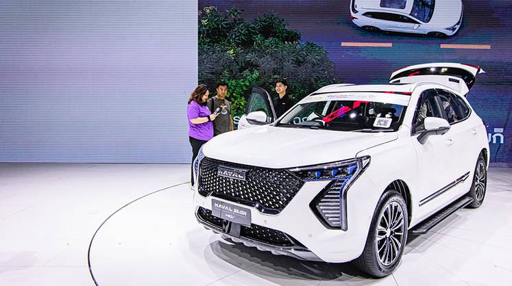 Авито Авто: между какими моделями выбирают россияне, когда планируют покупку нового авто