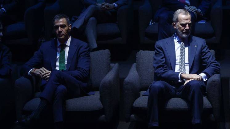 От западного блока откололся большой кусок