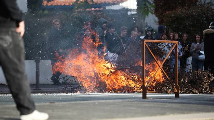 Акции протестов французских школьников напомнили о «желтых жилетах»