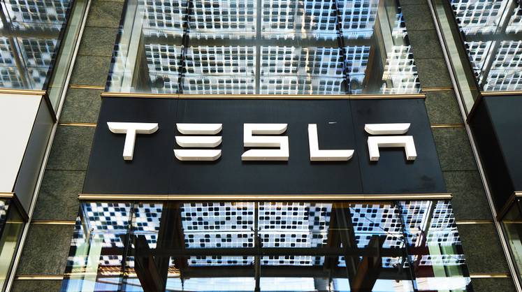 Илон Маск продал акции Tesla стоимостью в 5 млрд долл. после опроса в Twitter