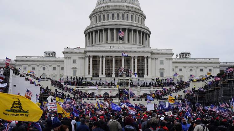 Сторонники Трампа подняли мятеж в Вашингтоне против признания победы Байдена. Капитолий не устоял