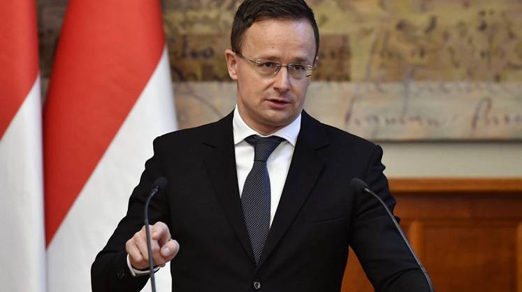 Венгрия согласилась платить за российские нефть и газ в рублях