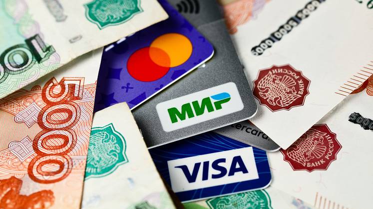 Попавшие под санкции российские банки не смогут выпускать карты Visa и Mastercard