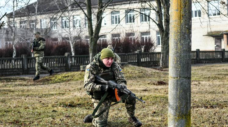 Украинские военные массово покидают передовые позиции в Донбассе