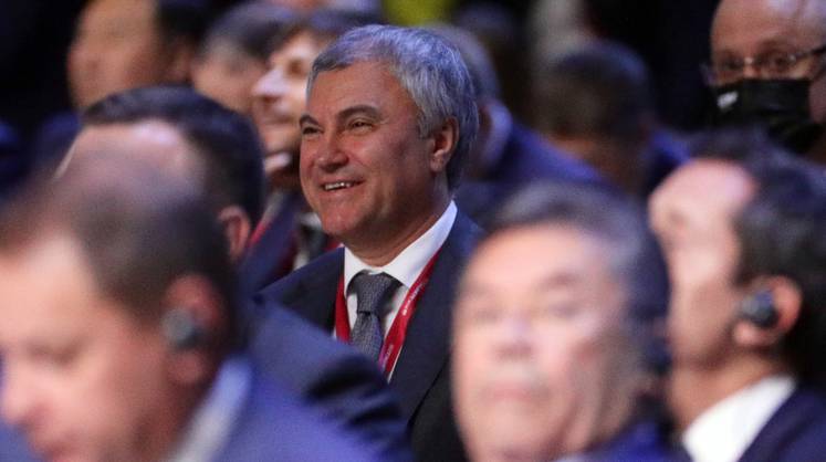 Володин заявил, что Путин должен находиться у власти «как можно дольше» ради людей