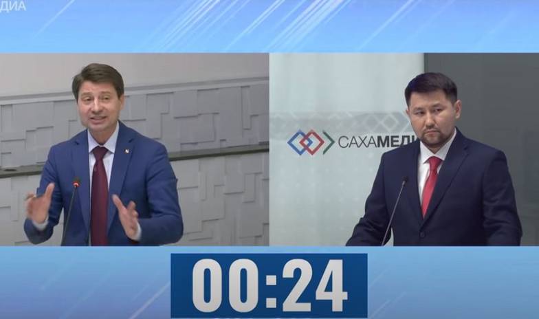 Скриншот трансляции дебатов Фрагмент дебатов между кандидатами на пост мэра Якутска Владимиром Федоровым и Евгением Григорьевым (слева направо)
