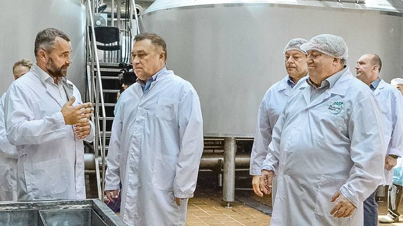 правительство Ростовской области Первый заместитель губернатора Ростовской области Виктор Гончаров на Семикаракорском сырном заводе
